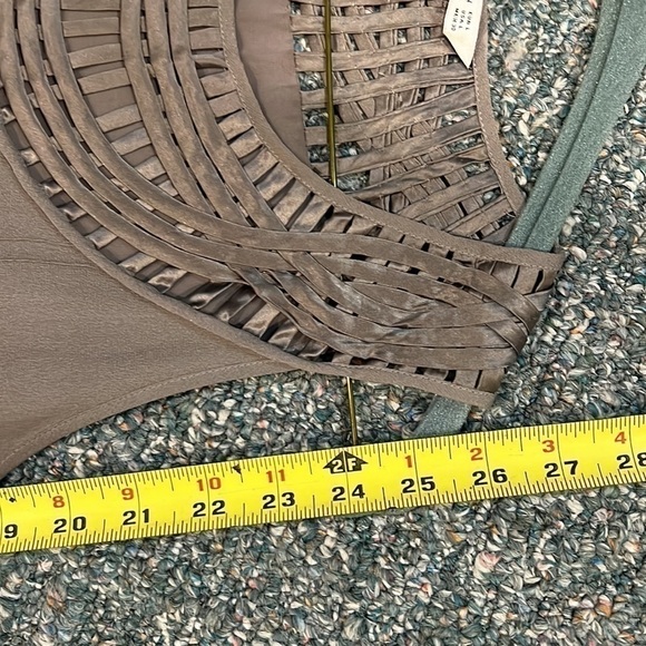 ZARA Woman blouse..satin type trim at neck and flounce at bottom size large - Picture 6 of 8